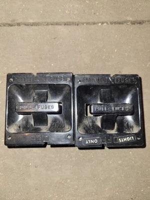 Lote de 2 SOPORTAFUSIBLES CUADRADO D SQD EXTRAÍBLE 2-6/8" ANCHO 3" LARGO 1-13/16" PROFUNDIDAD Foto 1 de 2