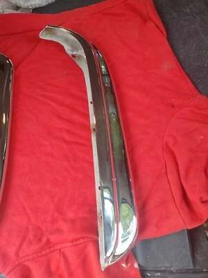 Parachoques trasero Mercedes Benz W111, 280se 3.5 cupé/cabrio parrilla baja. RT superior Foto 1 de 3