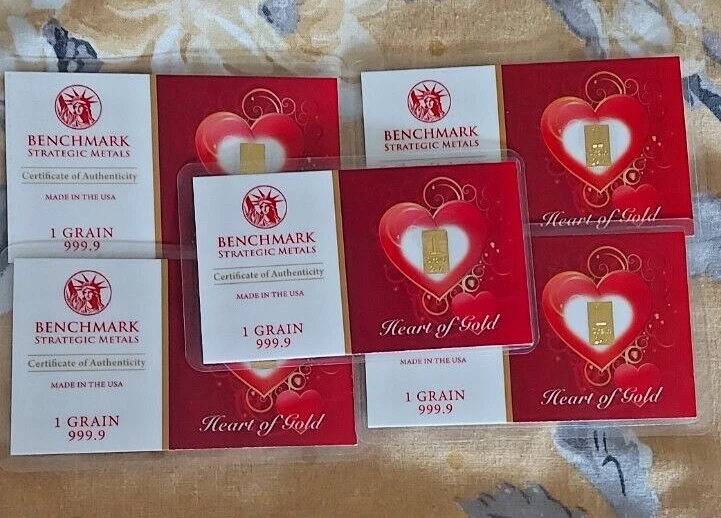 CORAZÓN DE ORO REGALO ESPECIAL 0,067 GRAMOS ORO 24K BARRA EN TARJETA DE PRESENTACIÓN Foto 1 de 3