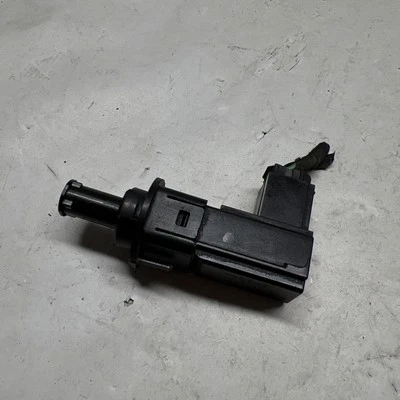 Interruptor de luz de freno Jeep Grand Cherokee 14-24 OEM RAM coleta Durango Foto 1 de 4