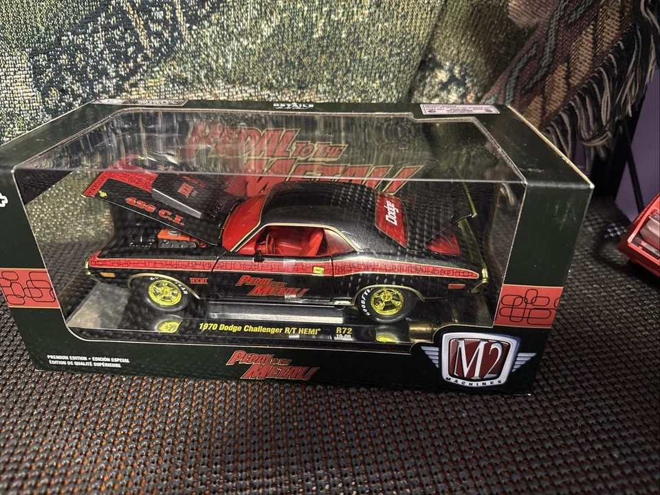 M2 MACHINES 1/24 SCALE PEDAL TO THE METAL 1970 DODGE CHALLENGER R/T HEMI CHASE - Image 1 of 1