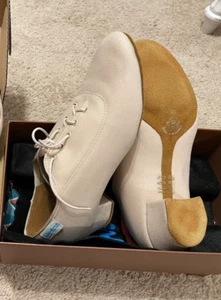 NEU Damen International Tanzschuhe beige geteilte Sohle Größe 5,5 oder US 7 schmal - Bild 1 von 2