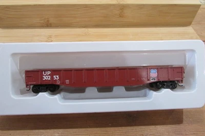 Lote #5483 Gôndola de 52 pés escala HO Con-Cor 01-092044(3) com carga de sucata Union Pacific - Imagem 1 de 4