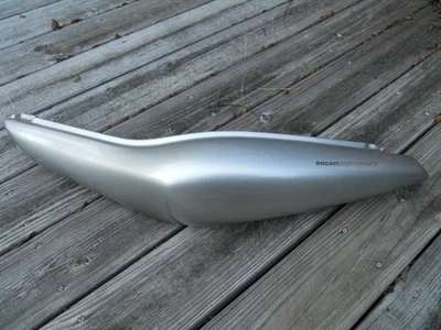Cubierta trasera superior izquierda Ducati ST-2 1998-1999 Foto 1 de 4
