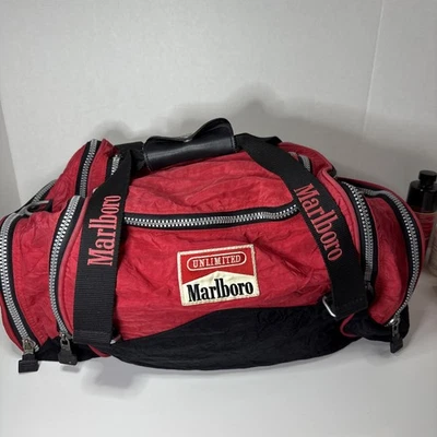 Bolso de Lona Vintage Marlboro Ilimitado Rojo Nylon Viaje Gimnasio Equipaje Grande Años 90 20" Foto 1 de 4