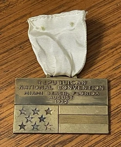 Vintage 1972 Republican National Convention Medal Badge White Ribbon Nixon - Bild 1 von 6
