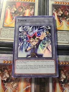 Yugi Muto & Silent Magician Silent Swordsman TKN5-EN005 Border Shift Error de impresión - Imagen 1 de 4