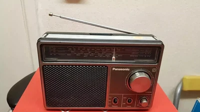 Panasonic RF-1103DLBE Portable Vintage Radio Made In Japan - Image 1 of 4