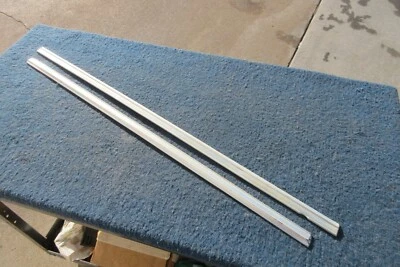 1970 Chevy Caprice 4 door hardtop RIGHT SIDE DOOR MOLDINGS PAIR — 第 1/4 张图片