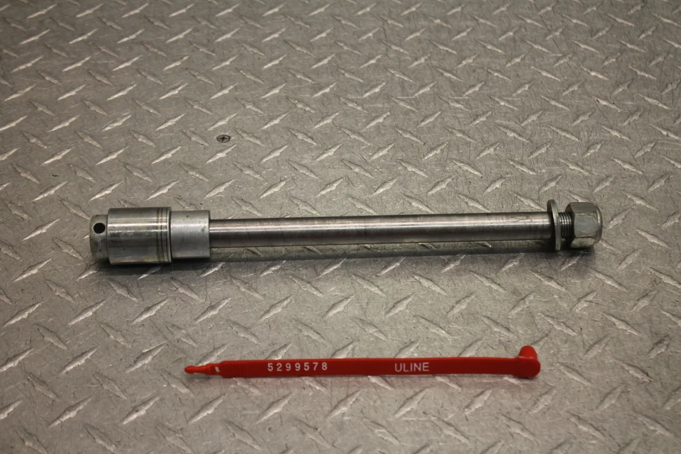 Suzuki Savage 650 LS650 1986 eje trasero rueda eje pivote perno 64711-24B0 Foto 1 de 4