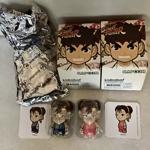 Par de Kidrobot Street Fighter Chun-Li Azul y Rojo (NUEVO) - Imagen 1 de 7