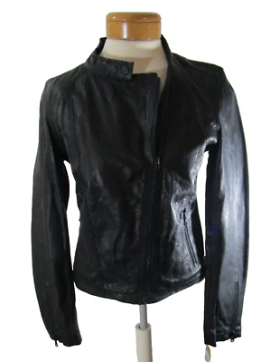 Chaqueta de moto Converse para mujer con cremallera asimétrica de cuero genuino XS negra $298 nueva con etiquetas Foto 1 de 4