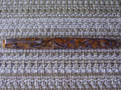 Pluma Estilográfica Edison Pearlette (Sig. Línea, crujido de caramelo, opción de plumín: F o M) Foto 1 de 4