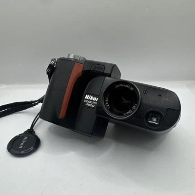 Nikon Coolpix 4500 Digitale Kompaktkamera mit Zoom Nikkor 7.85-32mm 1:2.6-5.1 - Bild 1 von 4