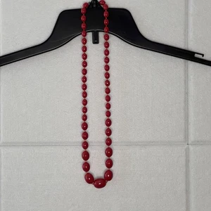 Collar de cuentas rojo cereza 1974 vintage de aproximadamente 11,5 pulgadas de largo - Imagen 1 de 6