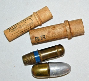 VINTAGE Miniature Travel Sewing Kit Tube Needles Thimble Case WOOD NEEDLE HOLDER - Picture 1 of 10