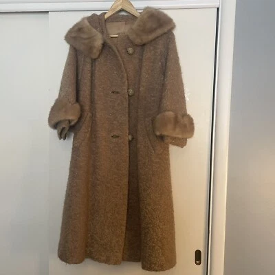 Abrigo de lana de colección Lady Stanley by Berroco marrón tostado cuello visón ribete manga 3/4 Foto 1 de 4