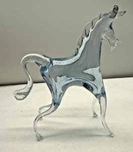 Cristal de Murano Italia mediados de siglo soplado a mano pequeño adorno de caballo azul pálido - Imagen 1 de 20
