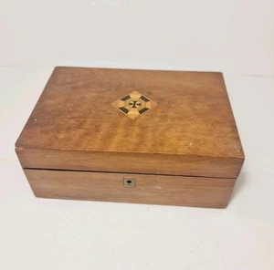 Antigua caja de joyería/baratija de madera Art Nouveau con incrustación y cerradura - sin llave - Imagen 1 de 19