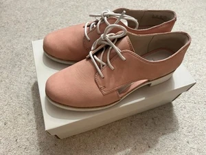 BNWB Clarks humble myth peach nubuck shoes size 3 - Picture 1 of 5