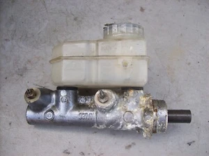 Porsche 944 Brake Master Cylinder & Reservoir Fluid Tank - Picture 1 of 4