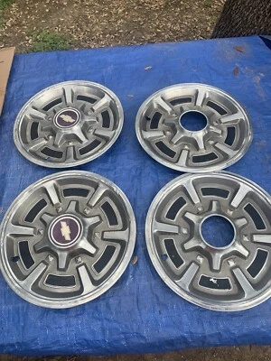 80 87 Chevrolet 4x4 k5 Truck Blazer Suburban Hubcap hub cap  Wheel Cover 15" Set - Image 1 of 4