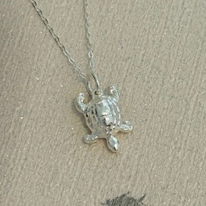 925 Sterling Silver Tortoise Animal Pendant Necklace Mothers Day Gift - Picture 1 of 3