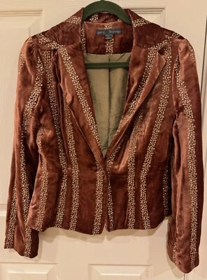 Blazer True Meaning From Anthro marrón terciopelo con bordado dorado  Foto 1 de 4