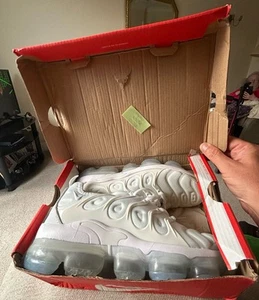 Taglia 5 - Nike Air VaporMax Plus bianche - mai indossate con scatola - Foto 1 di 24