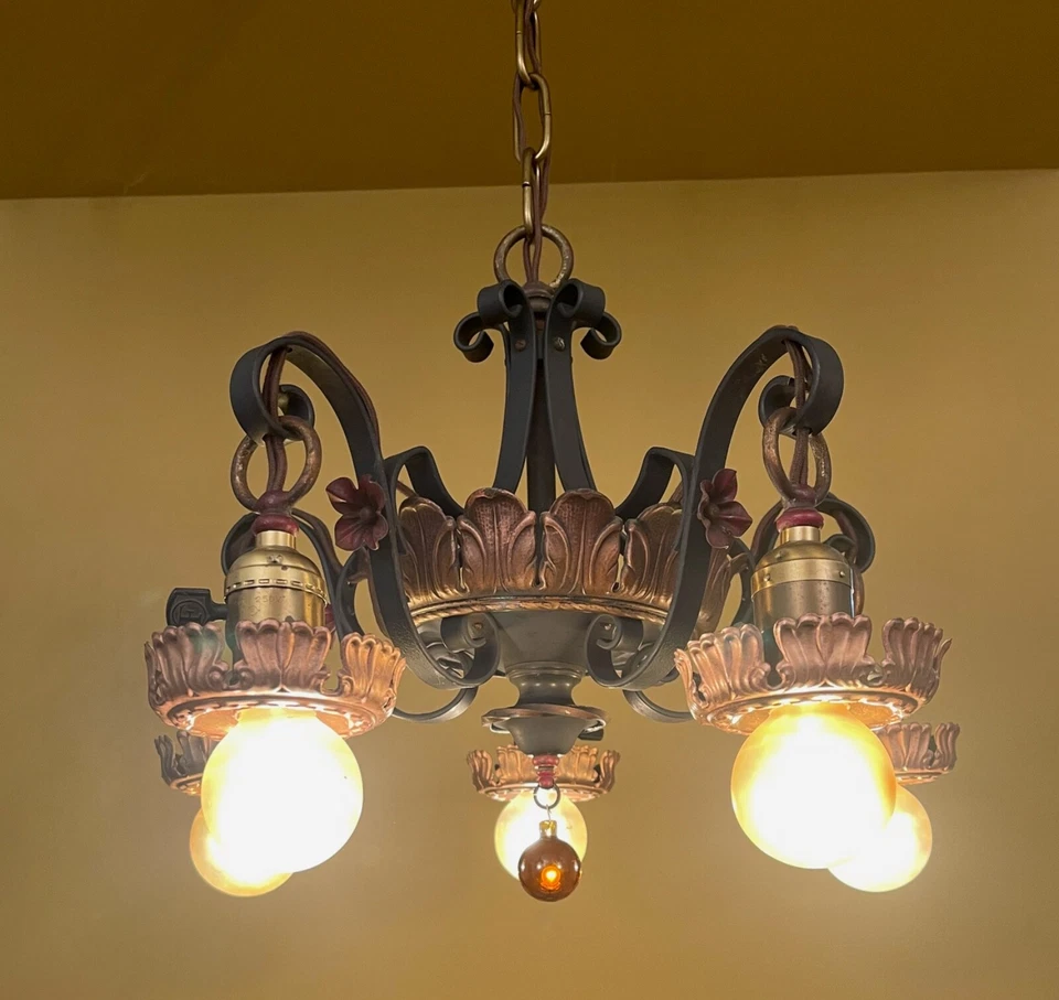 Lámpara de araña vintage de 5 brazos estilo correa negra vintage Lighting años 20. Foto 1 de 4