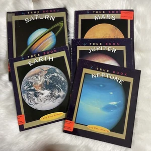 True Book 5er-Pack Posten Neptun Mars Jupiter Planeten Weltraum Wissenschaft Astronomie STEM - Bild 1 von 24