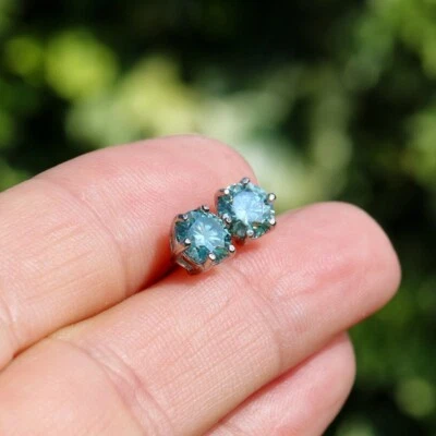 Aretes solitarios de diamantes azules certificados tratados de 4,50 quilates en plata 925 Foto 1 de 4
