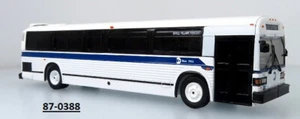 Iconic Replicas 1/87 87-0388 MCI CLASSIC Suburban Bus MTA NYC (New York) - Picture 1 of 1