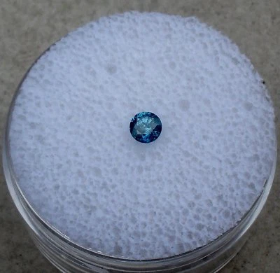 Blue Natural Diamond loose faceted Round 3mm - Image 1 of 4