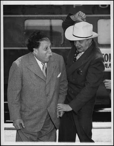 Charles MUNCH (Conductor) & Pierre MONTEUX: Funny 1953 Photo! - Picture 1 of 1