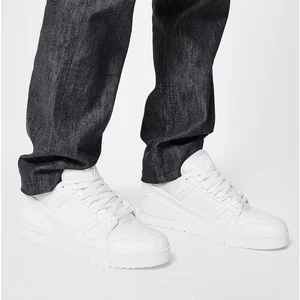LOUIS VUITTON LV Trainer Sneaker Low Top White Leather Sz US 10.5 - Picture 1 of 9