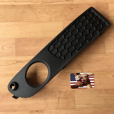 Volvo 30655930 S80 para-choque dianteiro inferior direito farol de neblina grade acabamento OEM estacionamento - Imagem 1 de 4