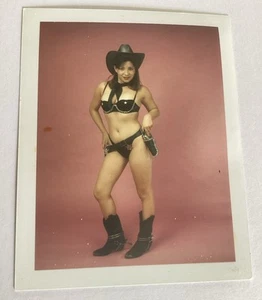 POLAROID ORIGINALE SEXY ANNI 80 90 bellissima donna modello donna cowgirl - Foto 1 di 2