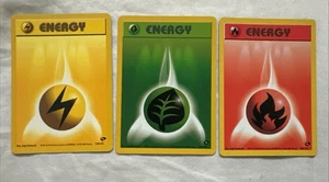 LP Pokemon ENERGÍA X3 Tarjeta Ilimitada Gimnasio Desafío Fuego Hierba Relámpago - Imagen 1 de 2