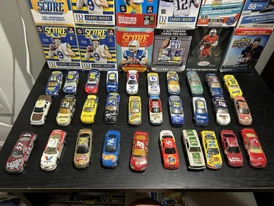 LOTE DE 30 TARJETAS ANTIGUAS NASCAR HOTWHEELS 1/64 DIECAST Foto 1 de 3