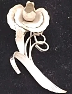 Silver Tone Flower Broach Vintage Silver tone 2.5" long 3 dimensional - Picture 1 of 11