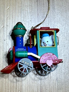 Vintage 1992 LUSTRE FAME Ltd. Ornament Mouse On Merry Christmas Train - Picture 1 of 2