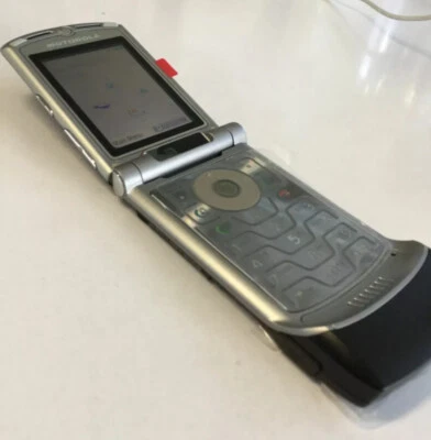 Motorola Razr v3xx Flip Cellphone 1.3MP Camera Bluetooth Mobile Phone Original - Image 1 of 4