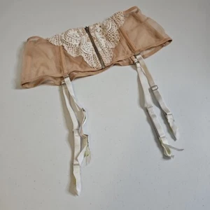 Victoria's Secret Beige & White Crocheted Lace Garter Belt Size XS/S Women's - Picture 1 of 7