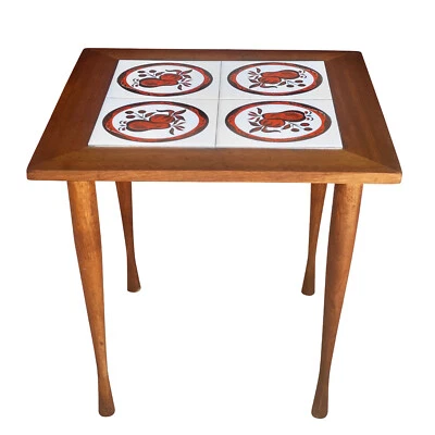 Mesa danesa moderna de mediados de siglo con azulejo de fruta de teca con soporte para plantas Foto 1 de 4