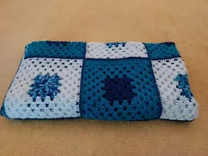 Vintage/Retro CROCHET BLUE & WHITE BLANKET THROW / LAP RUG / 123cm x 113cm - Picture 1 of 6