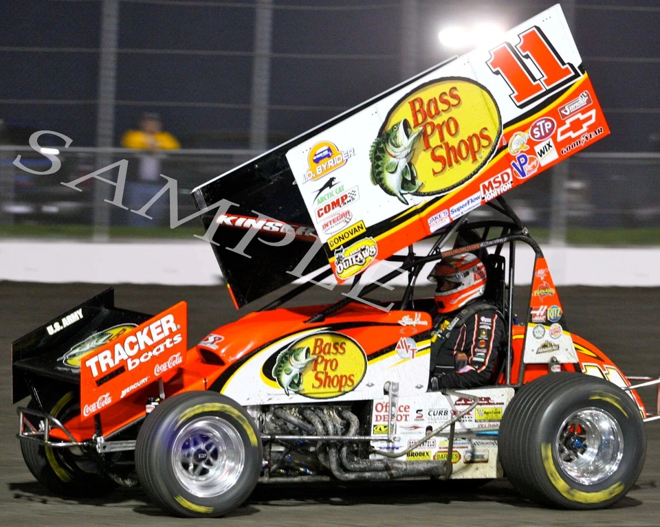 FOTO BRILLANTE STEVE KINSER #11 BASS PRO SHOPS SPRINT CAR ON TRACK 8X10 #T4 Foto 1 de 1