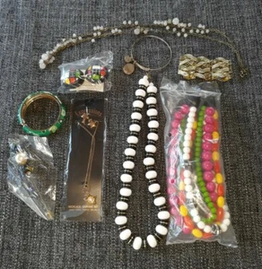 Gemischtes Set Mode Kostüm Schmuck BESCHREIBUNG LESEN. - Bild 1 von 10