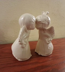Statuine Angeli Bacianti 7 e 8 in Ceramica Ragazzo Ragazza Alto Natale Vintage anni 80  - Foto 1 di 9