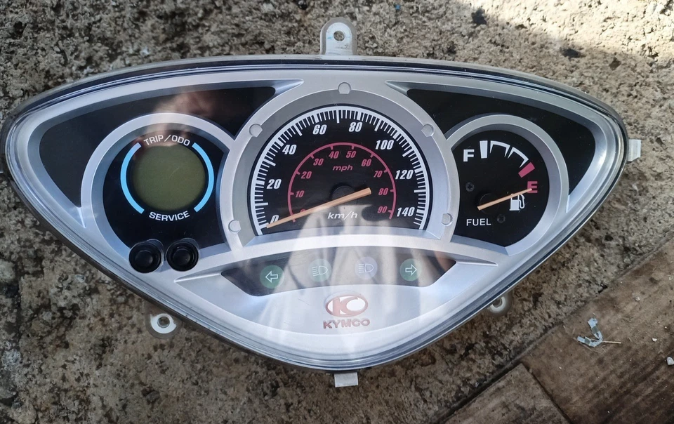 STRUMENTAZIONE CONTACHILOMETRI KYMCO PEOPLE 200 S ULTIMO PEZZO  - Immagine 1 di 2